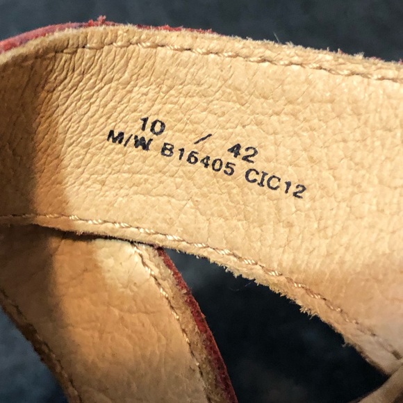 Born Shoes Women’s Red Leather Strappy Thong Wedge Slip On Sandals Size 10/42 - Picture 9 of 10